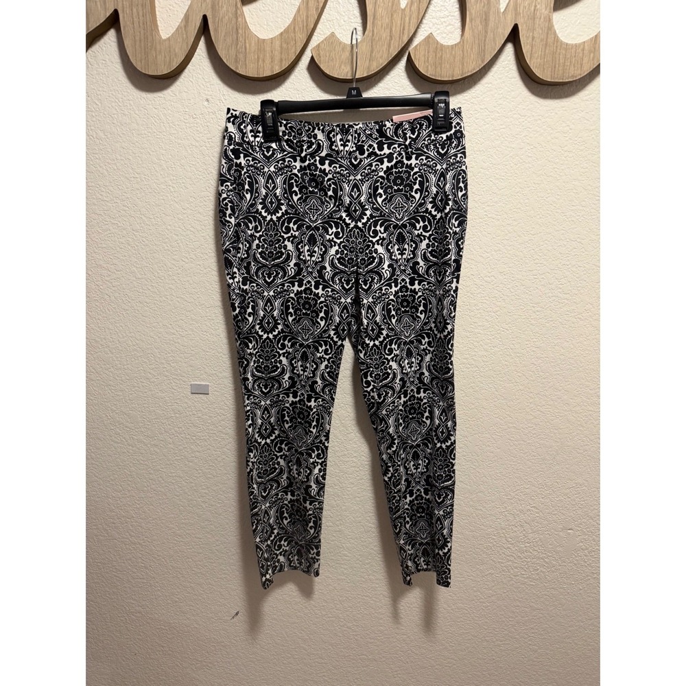 Ann Taylor Black & White Dress pants Size
4P